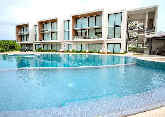 2-bedroom Jungle View Penthouse With Pool & Jacuzzi Apartahotel 4*